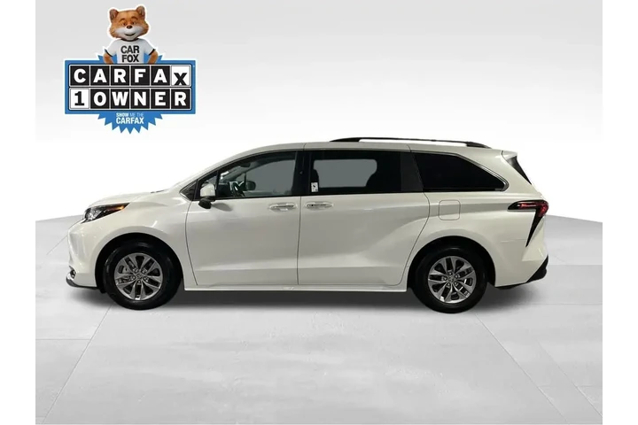 $49990 : 2025 Sienna XLE 7 Passenger image 2