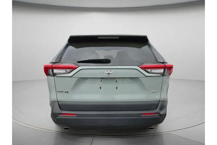 $25991 : Toyota RAV4 2021 XLE Premium image 5