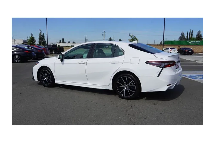 $25484 : 2021 Camry SE Sedan 4D image 8