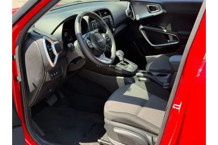 $16988 : Kia Soul 2023 LX 4dr Crossov image 10