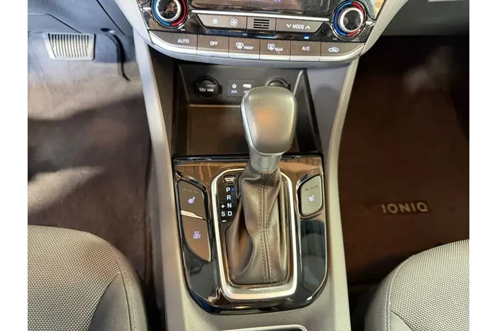 $16000 : Hyundai IONIQ Plug-in Hybrid image 9