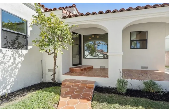 $630000 : 3Beds/2Baths Available in LA image 5
