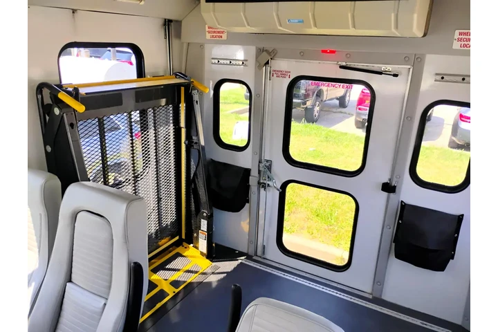 $9999 : 2015 Econoline E450 image 8