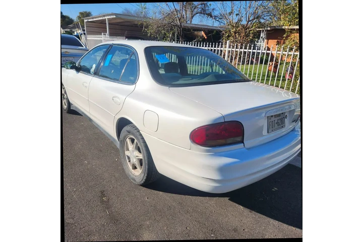 $1500 : 2000 OLDSMOBILE INTRIGUE2000 image 3