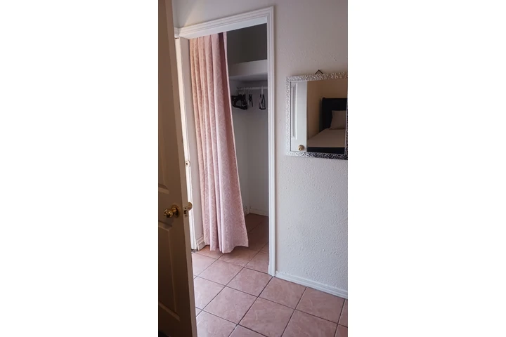 $1000 : Cuarto de renta image 7