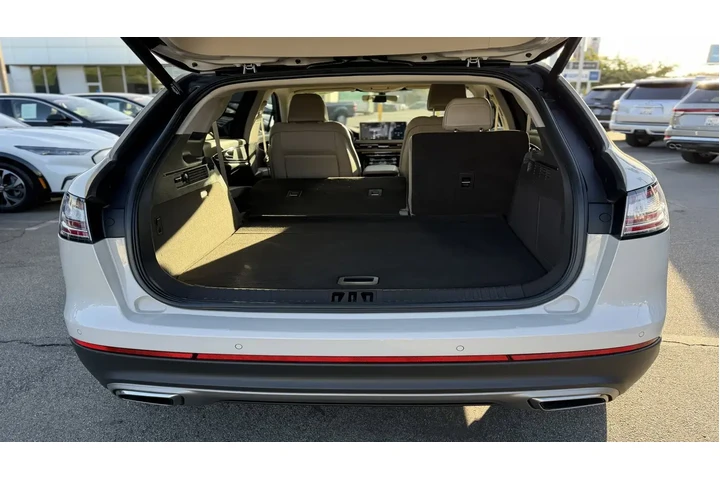 $36995 : Lincoln Nautilus 2022 AWD Re image 9