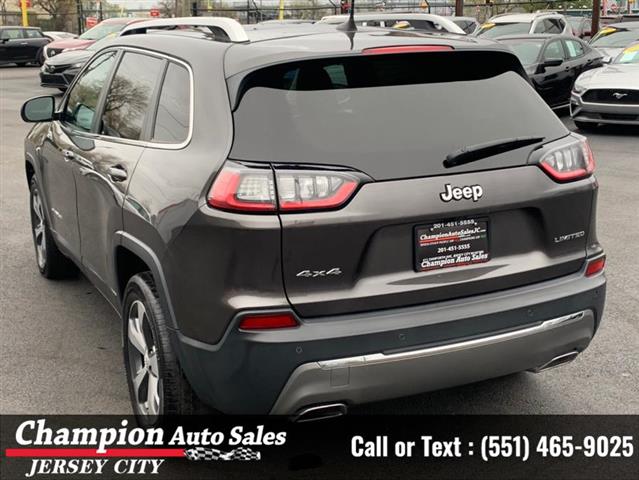 Used 2019 Cherokee Limited 4x image 9