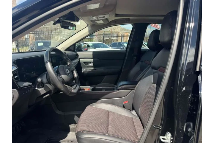 2025 Kicks SR image 7