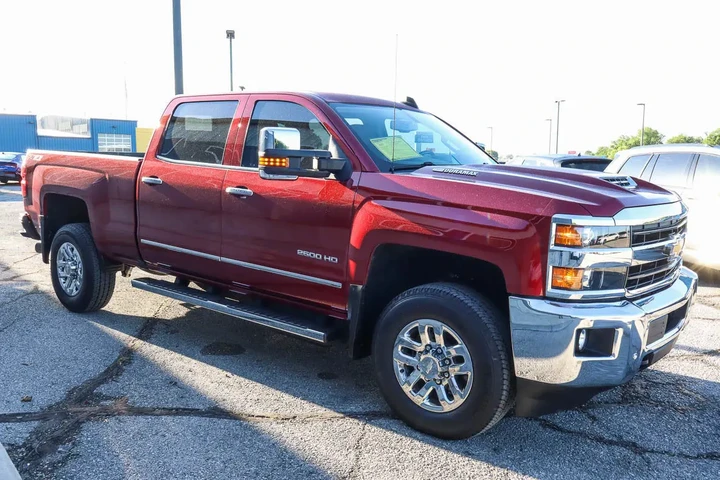 $53587 : 2019 Silverado 2500HD 4WD Cre image 3