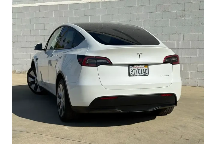 $25989 : Tesla Model Y 2023 AWD Long image 4