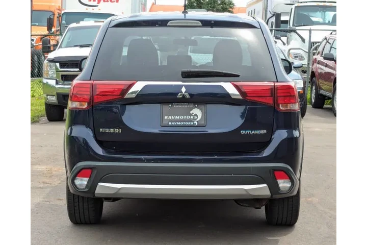 $9472 : 2016 Outlander ES image 9