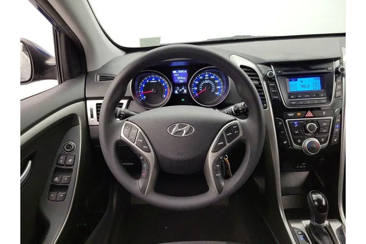 $11998 : Hyundai ELANTRA GT 2016 4dr image 10
