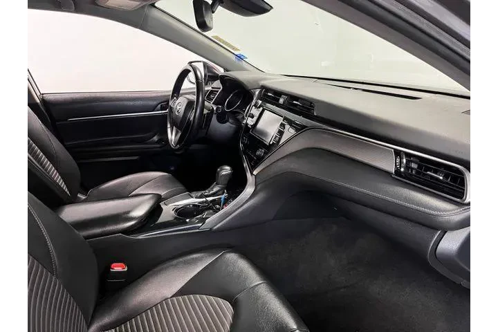 $22981 : Toyota Camry 2019 image 9