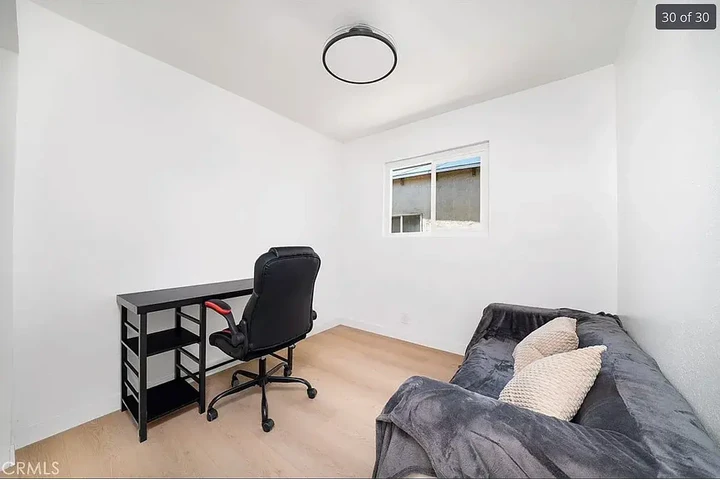 $1275 : Santa Ana Available 3 & 1 image 2