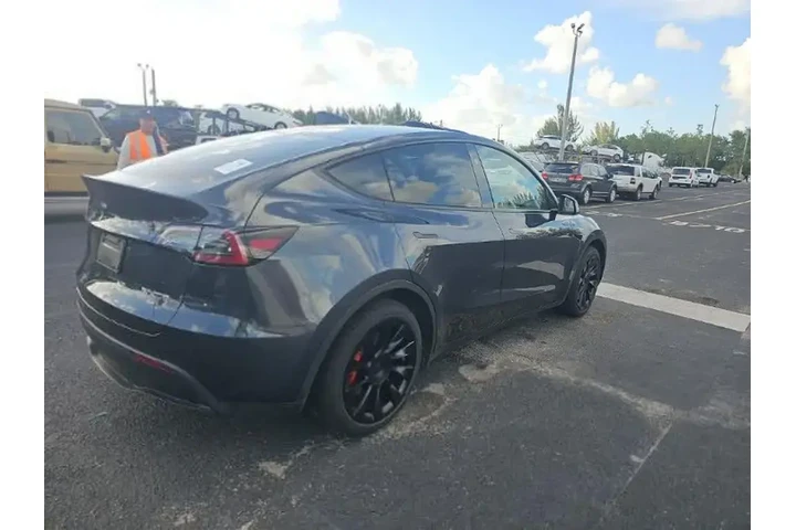 $34990 : Tesla Model Y 2024 AWD Long image 4