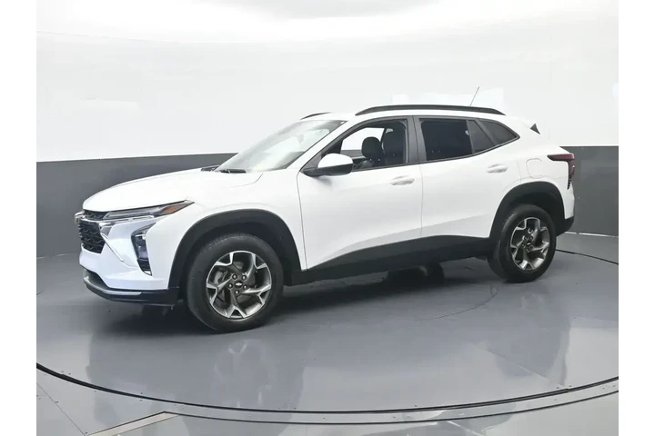 $18321 : Chevrolet Trax 2024 LT 4dr C image 2