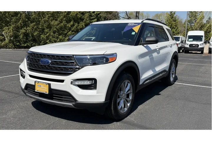 $32680 : Ford Explorer 2023 AWD XLT 4 image 2