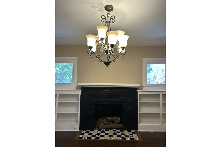 $1700 : Historic House for Rent image 7