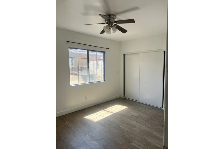 $2600 : Casa en LA 90044 image 3