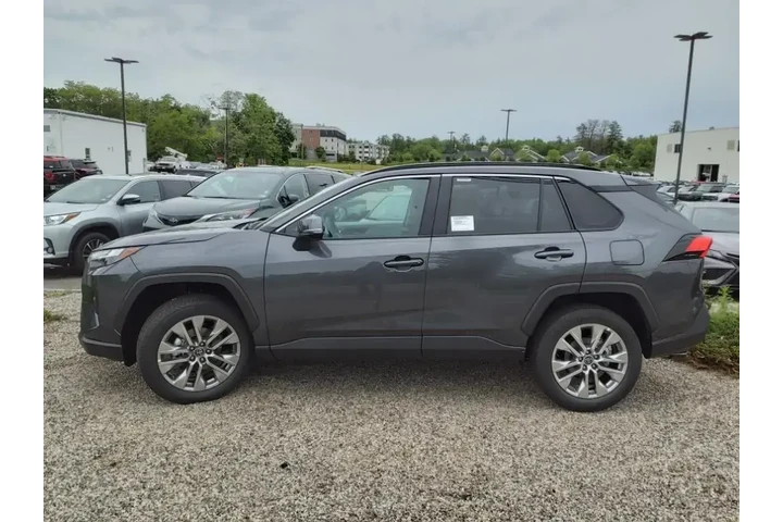 $38239 : Toyota RAV4 2024 AWD XLE Pre image 4