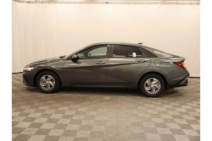 $21137 : Hyundai ELANTRA 2026 SE 4dr image 2