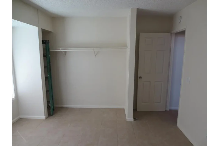 $1200 : Rialto- 3 Recamaras image 2