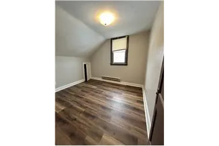 $600 : Rental property with 2 bedro image 7