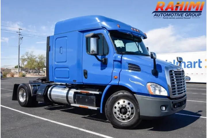 $32500 : 2016 Freightliner Cascadia image 2