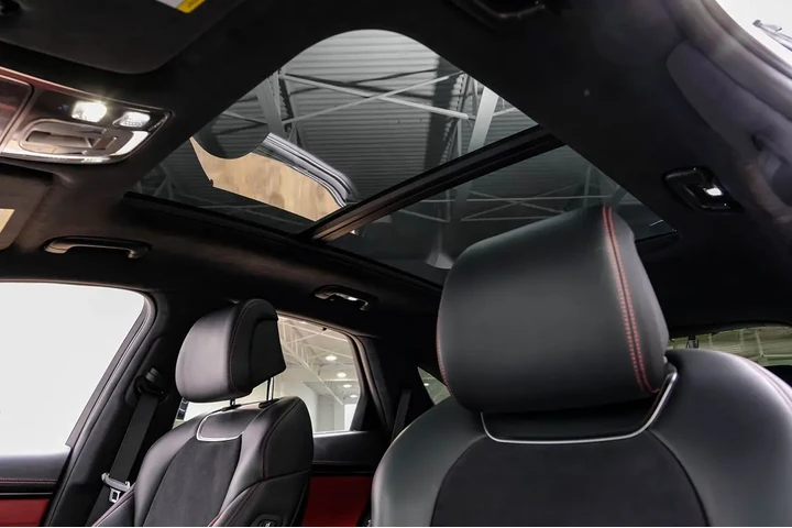 $29990 : 2022 GV70 3.5T Sport image 6