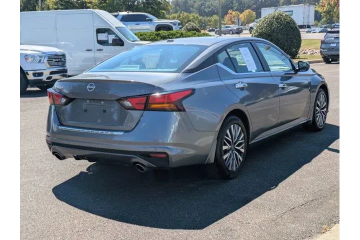 $21293 : Nissan Altima 2023 2.5 SV 4d image 6