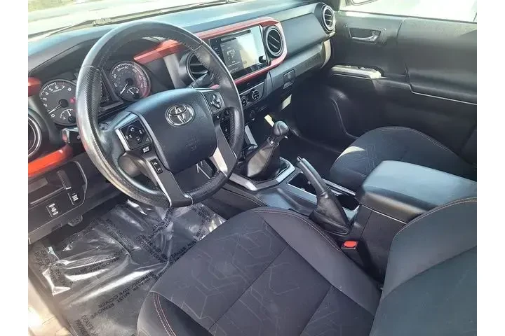 $29997 : Toyota Tacoma 2017 4x4 TRD O image 10