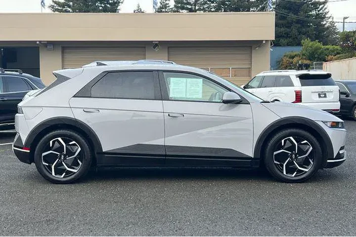 $27990 : Hyundai IONIQ 5 2024 AWD SEL image 3
