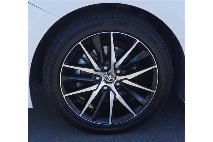 $27700 : 2024 Camry SE Sedan 4D image 10