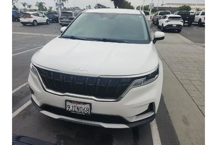 $30991 : Kia Carnival 2024 LX 4dr Min image 2