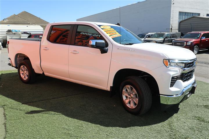 2023 CHEVROLET SILVERADO LT image 4