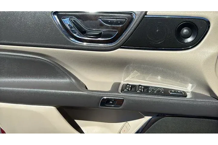 $25852 : Lincoln Continental 2018 Sel image 6