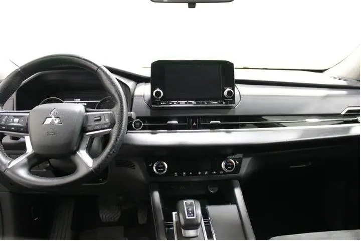 $25947 : Mitsubishi Outlander 2023 AW image 2