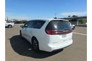 $26400 : Chrysler Pacifica Plug-In Hy thumbnail