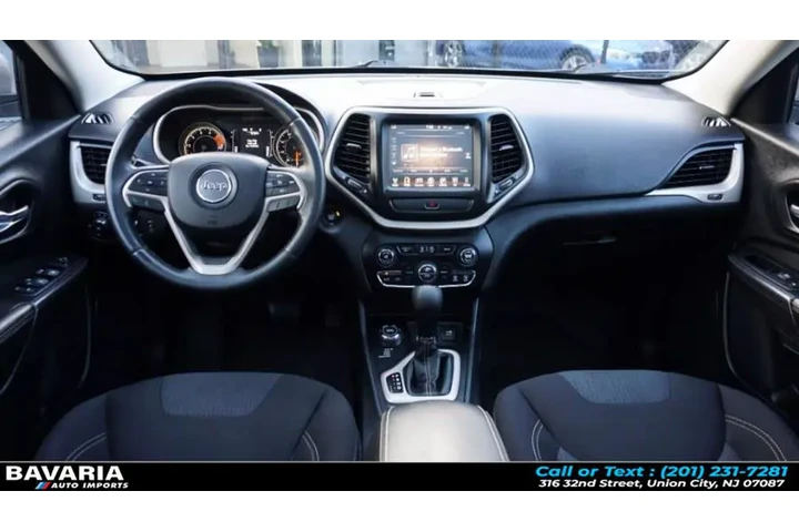 $11395 : 2017 Cherokee Latitude 4x4 image 9