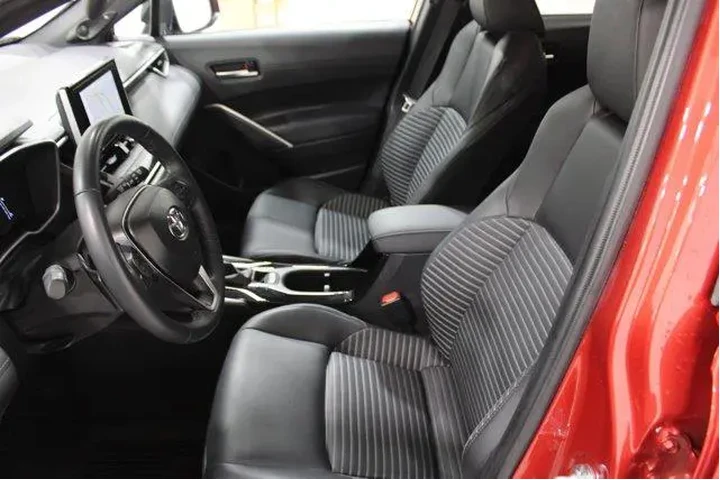 $35955 : Toyota Corolla Cross Hybrid image 3