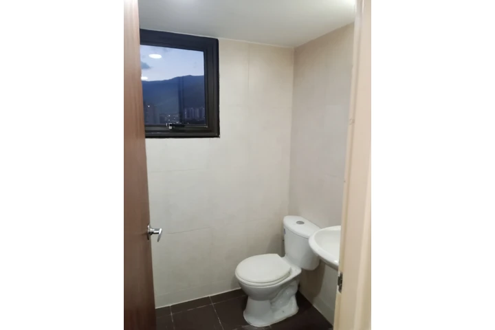 $750 : APTO EN ALQUILER AV LIBERTADOR image 5