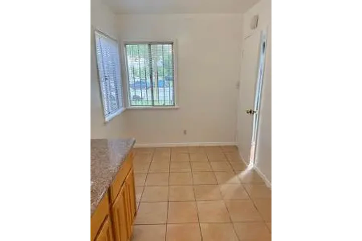 $2065 : RENTO APT en 📍Montebello image 4