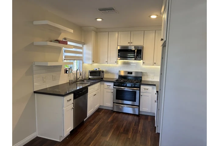 $1100 : Encantadora casa de 2 dormitor image 3