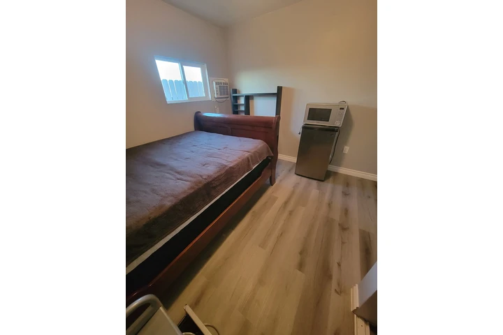 $600 : RENTo CUARTO en Victor Ville image 1