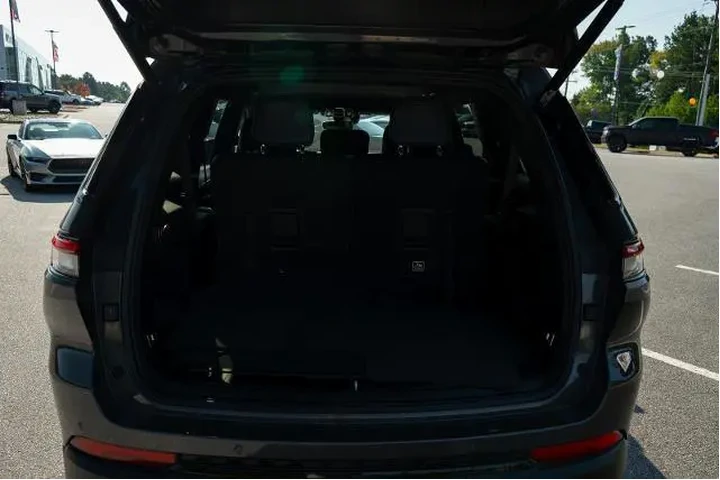 $34358 : Jeep Grand Cherokee L 2024 4 image 9