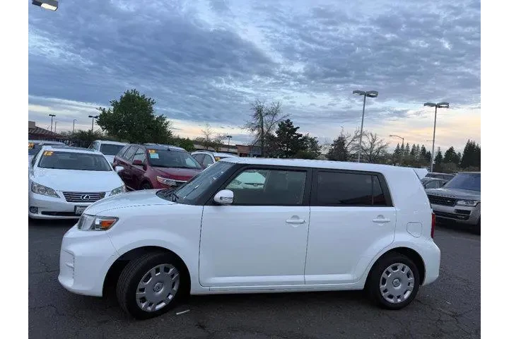 $13889 : Scion xB 2015 4dr Wagon 5M image 4