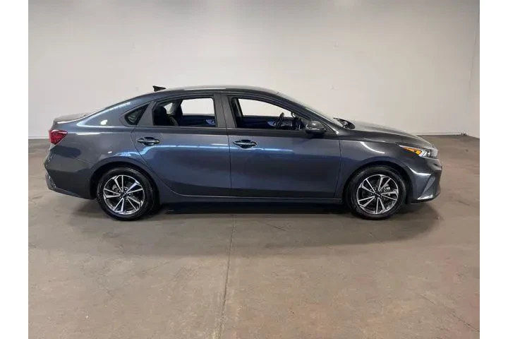 $15567 : Kia Forte 2023 image 2