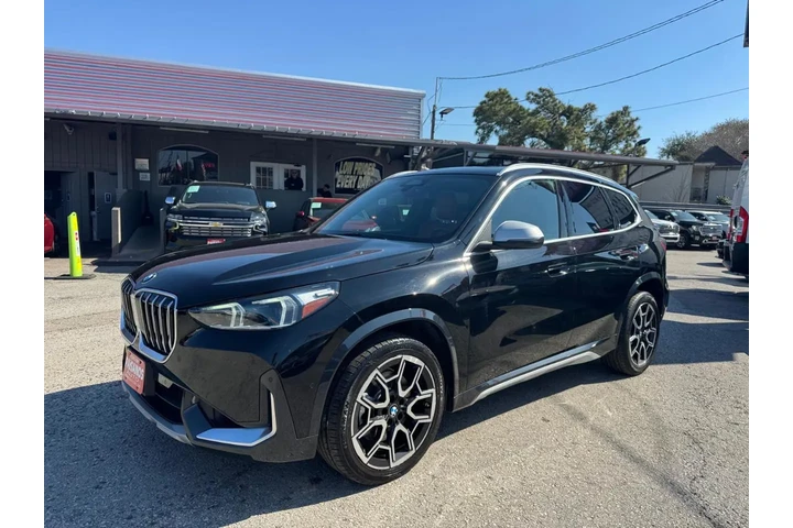 2023 BMW X1 xDrive28i image 3