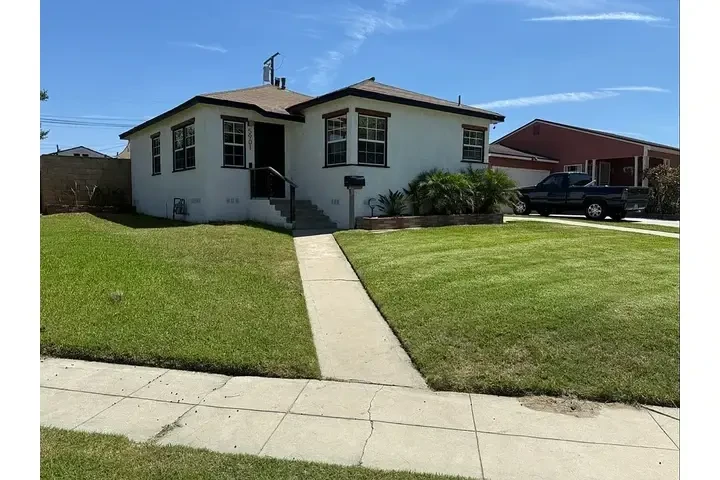 $1800 : UTILITIES INCLUDED/South Gate image 1