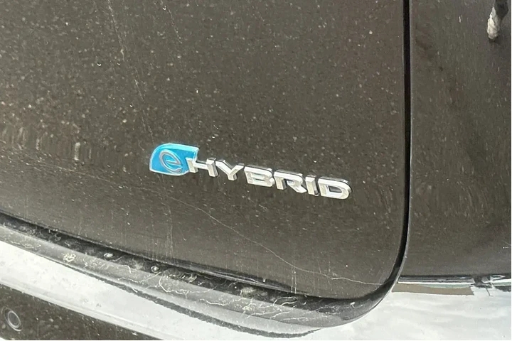 $29490 : Chrysler Pacifica Plug-In Hy image 6